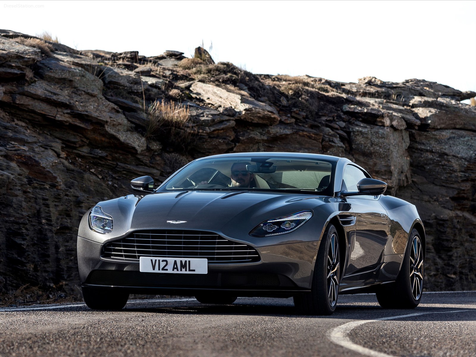 Aston Martin DB11 2017